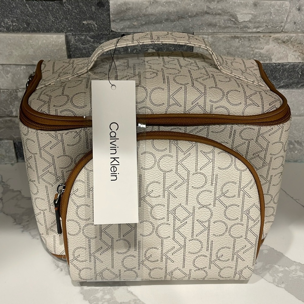 Calvin Klein set cosmetic case set